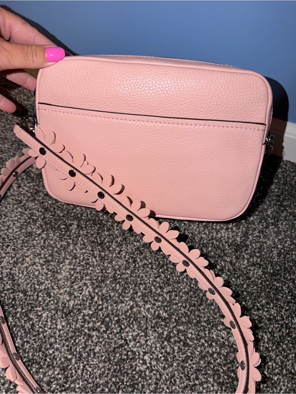 Michael Kors
Bryant Camera Medium Crossbody Handbag - Picture 3 of 7
